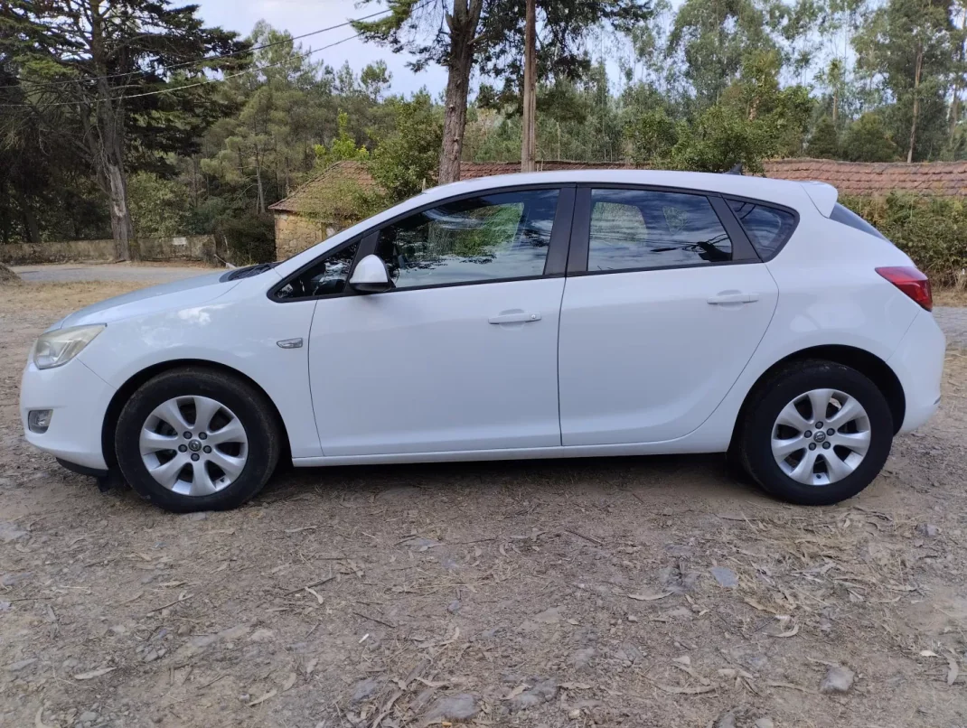 Opel Astra 2015 - 8950 EUR, 190000 km - AUTO.MOTO.pt - 190000km - foto 4 de 31