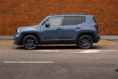 Jeep Renegade 2022 - 20950 EUR, 100930 km - AUTO.MOTO.pt - 100930km - foto 2 de 25
