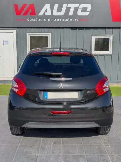 Peugeot 208 2013 - 8250 EUR, 73000 km - AUTO.MOTO.pt - 73000km - foto 5 de 12