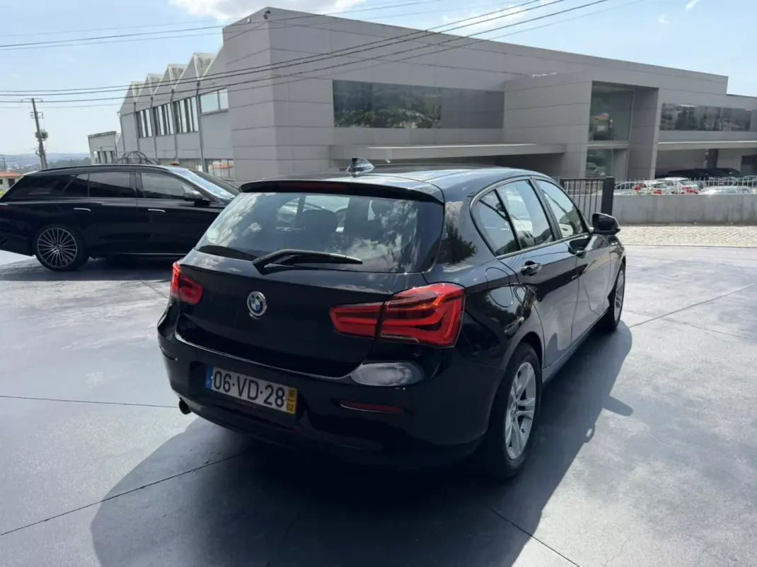 BMW 116 2016 - 13300 EUR, 201000 km - AUTO.MOTO.pt - 201000km - foto 3 de 11