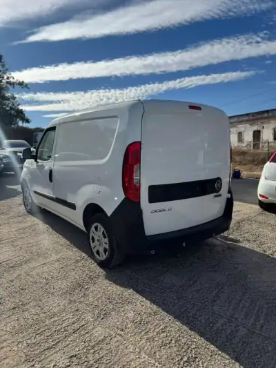Fiat DOBLO CARGO 1.3 MULTIJET EASY 2019 - 11900 EUR, 131980 km - AUTO.MOTO.pt - 131980km - foto 3 de 7