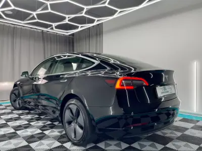 Tesla Model 3 2019 - 17999 EUR, 187000 km - AUTO.MOTO.pt - 187000km - foto 6 de 15