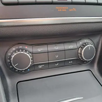 Mercedes-Benz CLA 220 2015 - 21990 EUR, 90000 km - 90000km - foto 13 de 15