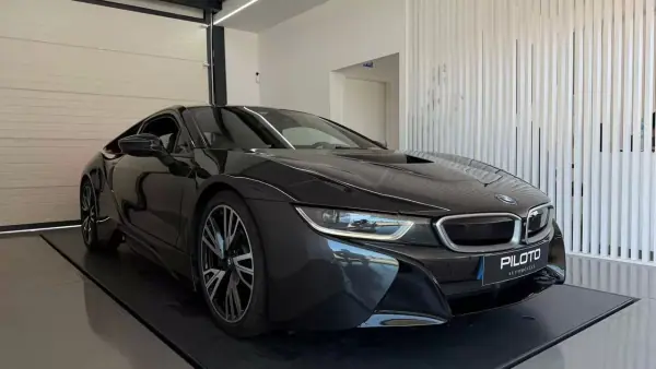 BMW i8 2014 - 61990 EUR, 91277 km - AUTO.MOTO.pt - 91277km - foto 5 de 27