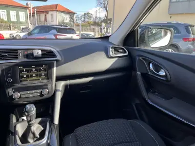 Renault Kadjar 2016 - 11950 EUR, 250000 km - AUTO.MOTO.pt - 250000km - foto 13 de 42