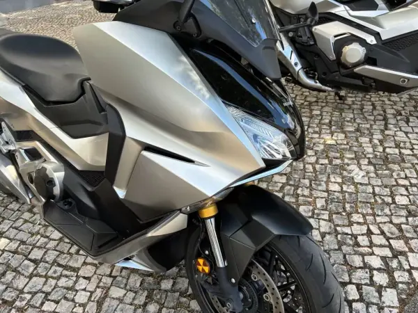 Honda Forza 2022 - 8250 EUR, 37616 km - AUTO.MOTO.pt - 37616km - foto 5 de 14