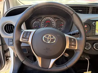 Toyota Yaris 2014 - 8900 EUR, 155500 km - foto 5 de 13