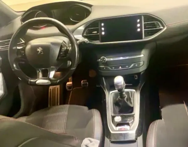 Peugeot 308 2018 - 14490 EUR, 148174 km - AUTO.MOTO.pt - 148174km - foto 5 de 7