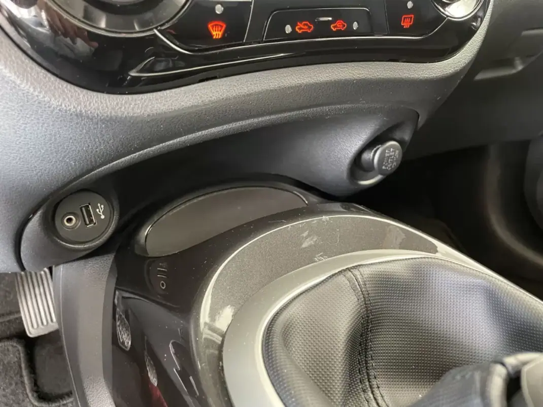 Nissan Juke 2016 - 16900 EUR, 122662 km - AUTO.MOTO.pt - 122662km - foto 12 de 30