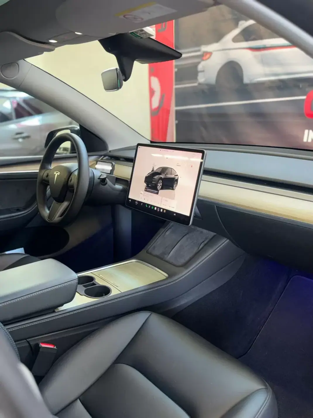 Tesla Model Y 2023 - 32900 EUR, 160000 km - 160000km - foto 6 de 9