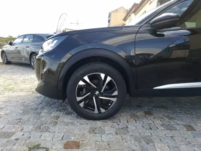 Peugeot 2008 2023 - 17490 EUR, 52424 km - 52424km - foto 7 de 19