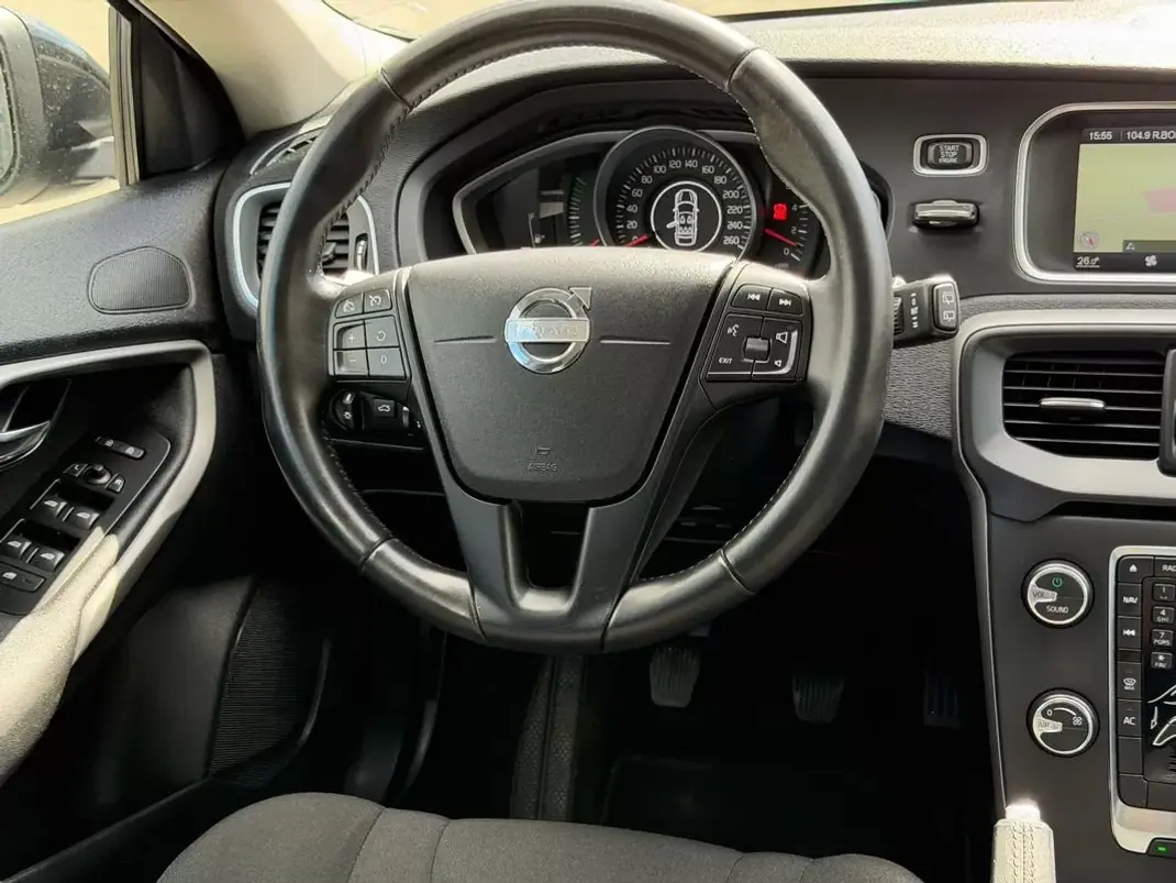 Volvo V40 2014 - 10500 EUR, 169600 km - AUTO.MOTO.pt - 169600km - foto 18 de 32