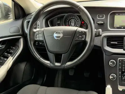 Volvo V40 2014 - 10500 EUR, 169600 km - AUTO.MOTO.pt - 169600km - foto 18 de 32