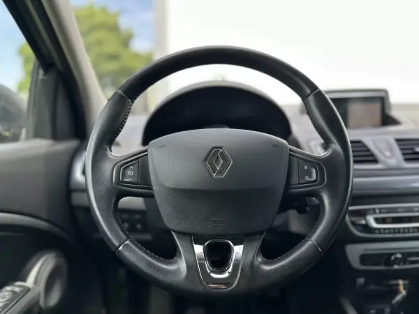 Renault Mégane Sport Tourer 2015 - 7990 EUR, 194000 km - AUTO.MOTO.pt - 194000km - foto 21 de 47