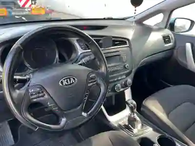 Kia Ceed 2016 - 7500 EUR, 159000 km - AUTO.MOTO.pt - 159000km - foto 8 de 10