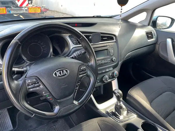 Kia Ceed 2016 - 7500 EUR, 159000 km - AUTO.MOTO.pt - 159000km - foto 8 de 10