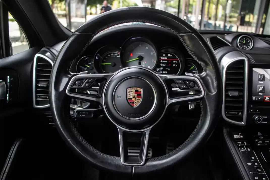 Porsche Cayenne 2016 - 42900 EUR, 139769 km - AUTO.MOTO.pt - 139769km - foto 13 de 49
