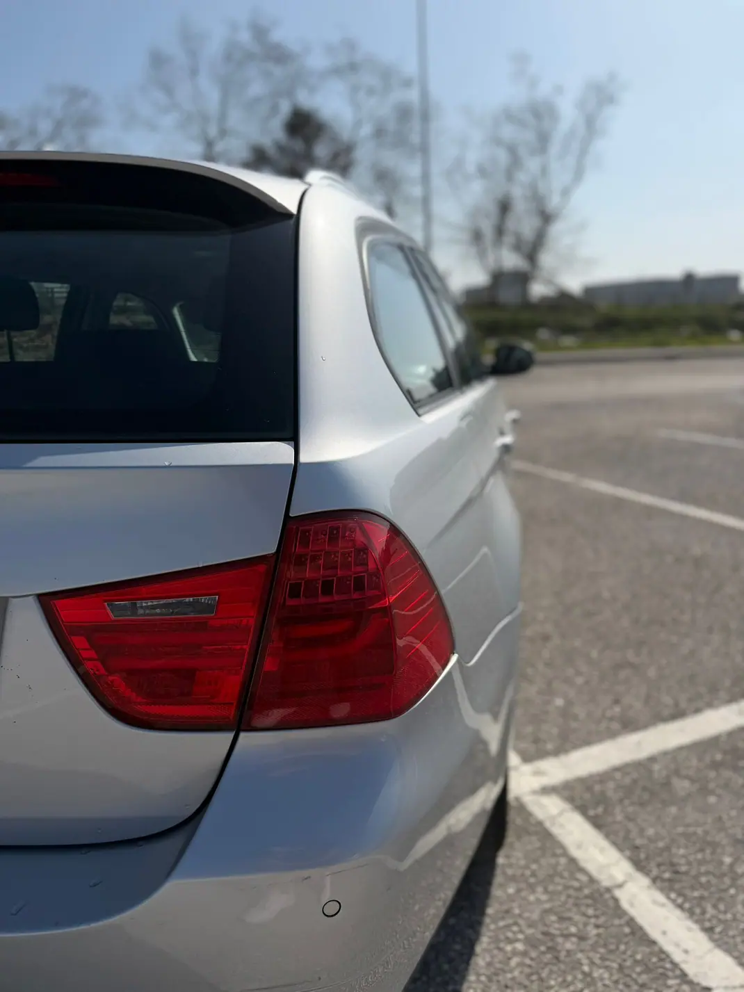 BMW 318 2010 - 8750 EUR, 233000 km - AUTO.MOTO.pt - 233000km - foto 4 de 10