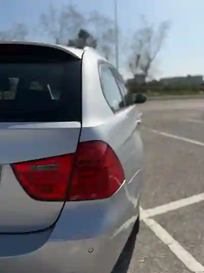 BMW 318 2010 - 8750 EUR, 233000 km - AUTO.MOTO.pt - 233000km - foto 4 de 10