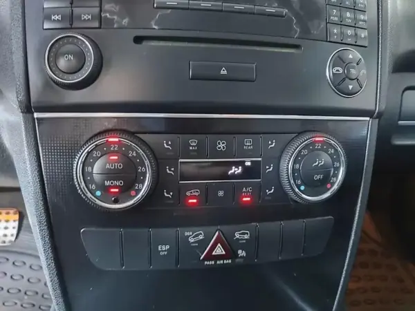 Mercedes-Benz ML 320 2006 - 17990 EUR, 269000 km - AUTO.MOTO.pt - 269000km - foto 30 de 32