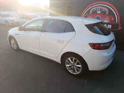 Renault Mégane 2019 - 12900 EUR, 192111 km - AUTO.MOTO.pt - 192111km - foto 10 de 26