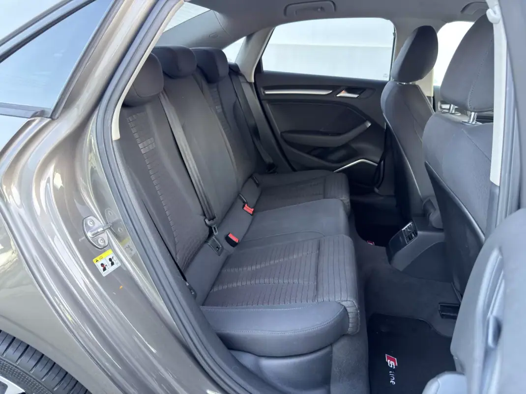 Audi A3 Limousine 2016 - 17000 EUR, 187641 km - AUTO.MOTO.pt - 187641km - foto 11 de 19