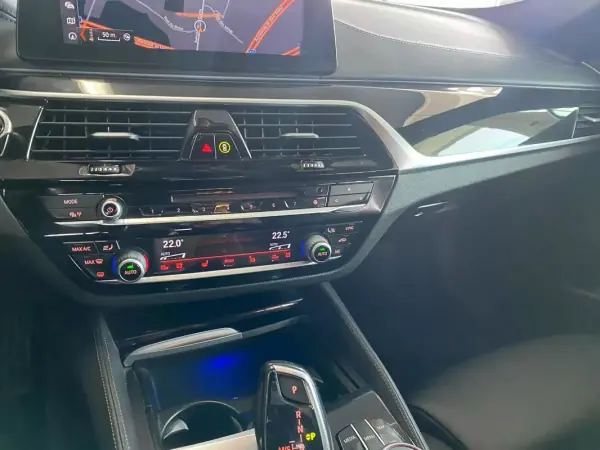 BMW M550d 2017 - 44900 EUR, 138217 km - AUTO.MOTO.pt - 138217km - foto 44 de 55