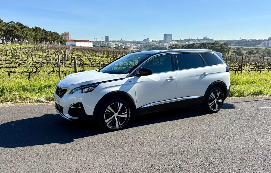 Peugeot 5008 2019 - 26500 EUR, 76030 km - AUTO.MOTO.pt - 76030km - foto 2 de 31