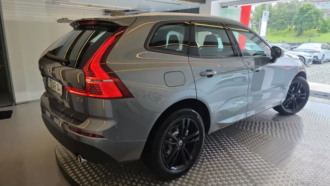 Volvo XC 60 2018 - 23500 EUR, 242396 km - AUTO.MOTO.pt - 242396km - foto 22 de 55