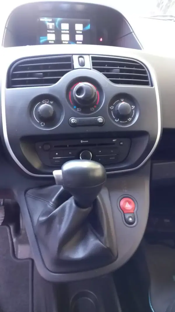 Renault Kangoo 2021 - 19500 EUR, 92500 km - AUTO.MOTO.pt - 92500km - foto 8 de 17