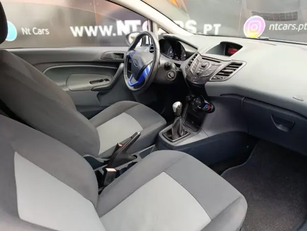Ford Fiesta 1.4 TDCI 2010 - 3900 EUR, 261197 km - AUTO.MOTO.pt - 261197km - foto 13 de 18