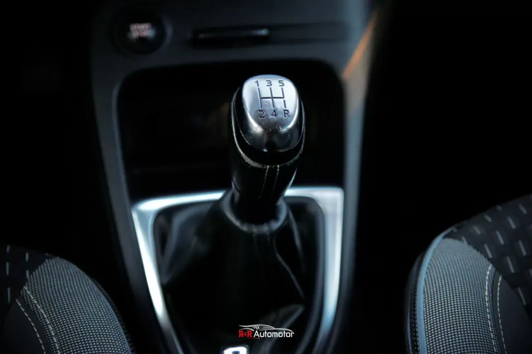 Renault Captur 2019 - 14800 EUR, 98000 km - AUTO.MOTO.pt - 98000km - foto 21 de 27