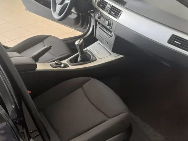 BMW 320 2010 - 12390 EUR, 171728 km - AUTO.MOTO.pt - 171728km - foto 7 de 12