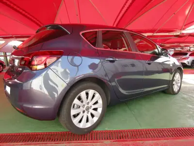 Opel Astra 2010 - 6950 EUR, 275200 km - 275200km - foto 20 de 21
