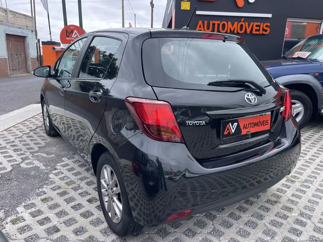 Toyota Yaris 2014 - 13950 EUR, 120568 km - AUTO.MOTO.pt - 120568km - foto 5 de 13