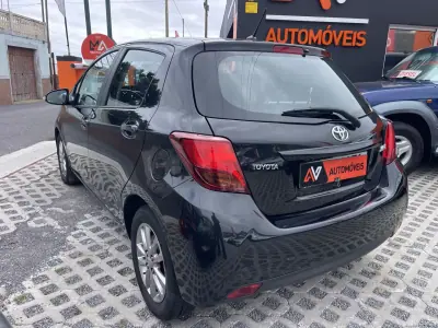 Toyota Yaris 2014 - 13950 EUR, 120568 km - AUTO.MOTO.pt - 120568km - foto 5 de 13