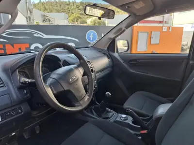 Isuzu 2018 - 18900 EUR, 83988 km - AUTO.MOTO.pt - 83988km - foto 3 de 15