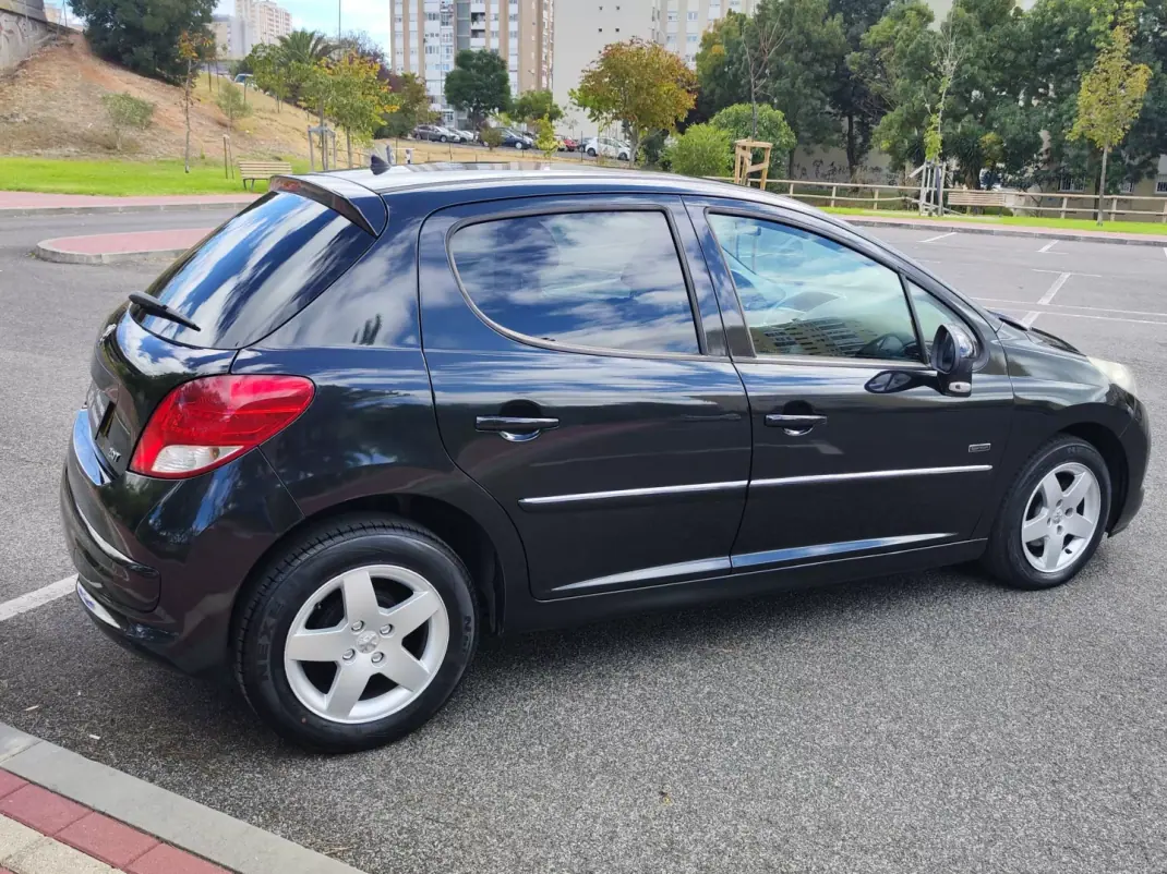 Peugeot 207 2011 - 5480 EUR, 219000 km - AUTO.MOTO.pt - 219000km - foto 7 de 38