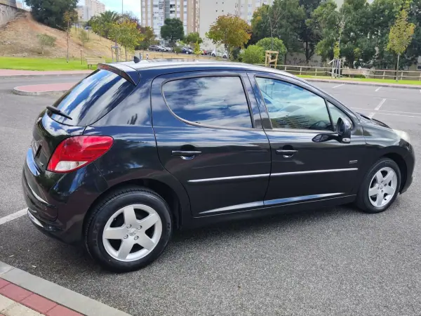 Peugeot 207 2011 - 5480 EUR, 219000 km - AUTO.MOTO.pt - 219000km - foto 7 de 38