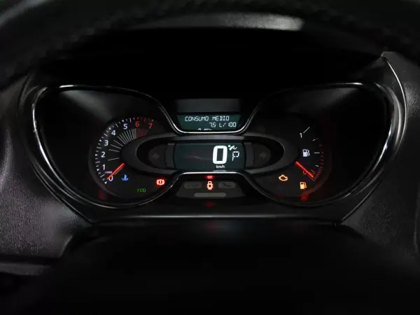 Renault Captur 2016 - 13990 EUR, 109000 km - AUTO.MOTO.pt - 109000km - foto 19 de 36