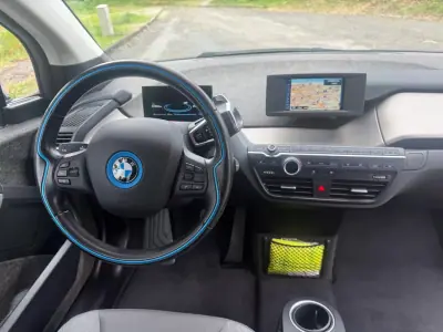 BMW i3 2015 - 12750 EUR, 81000 km - AUTO.MOTO.pt - 81000km - foto 17 de 25