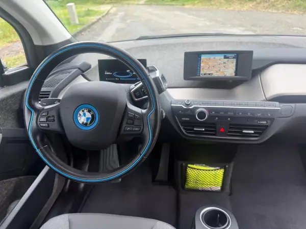 BMW i3 2015 - 12750 EUR, 81000 km - AUTO.MOTO.pt - 81000km - foto 17 de 25