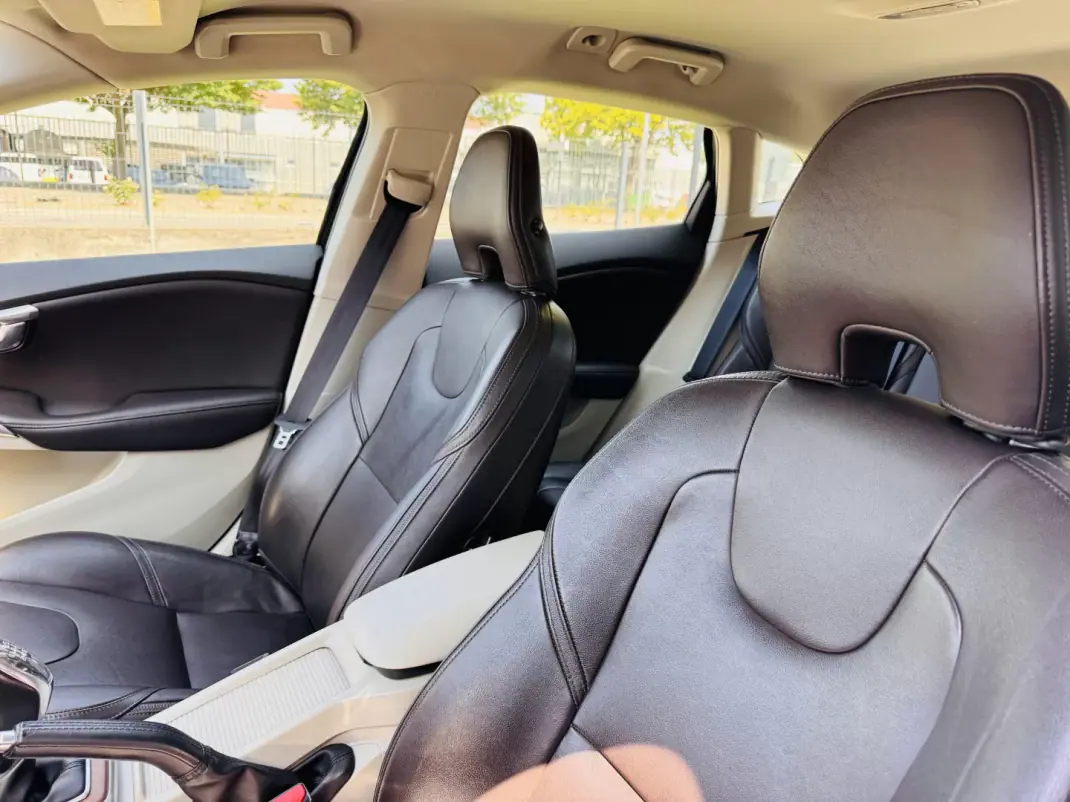 Volvo V40 Cross Country 2014 - 11500 EUR, 193000 km - 193000km - foto 9 de 18