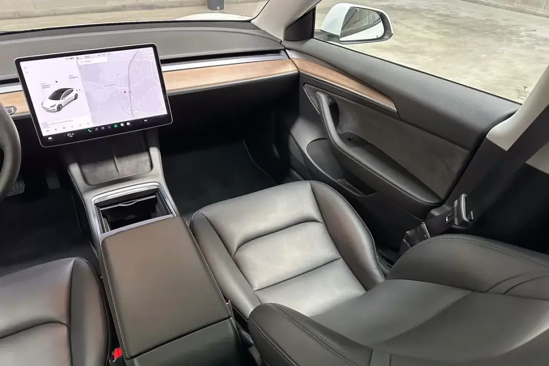 Tesla Model 3 2021 - 27450 EUR, 33801 km - AUTO.MOTO.pt - 33801km - foto 14 de 48