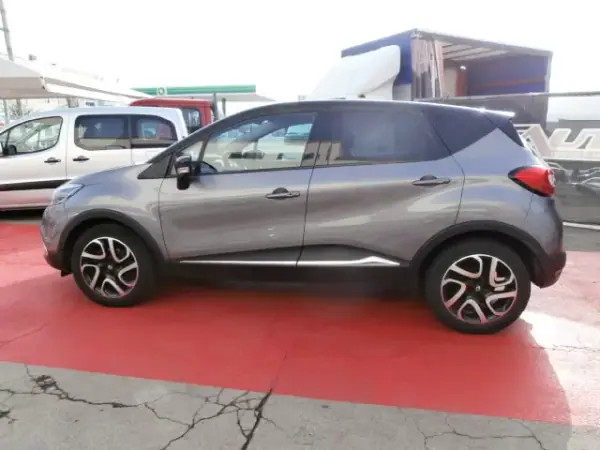 Renault Captur 2014 - 12900 EUR, 155622 km - AUTO.MOTO.pt - 155622km - foto 9 de 30