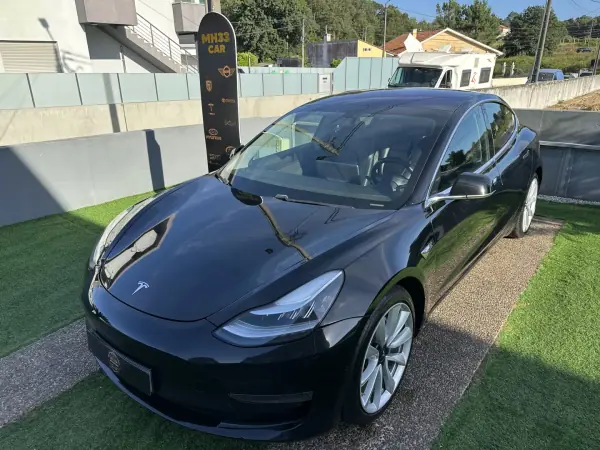 Tesla Model 3 2019 - 19900 EUR, 270000 km - AUTO.MOTO.pt - 270000km - foto 6 de 53