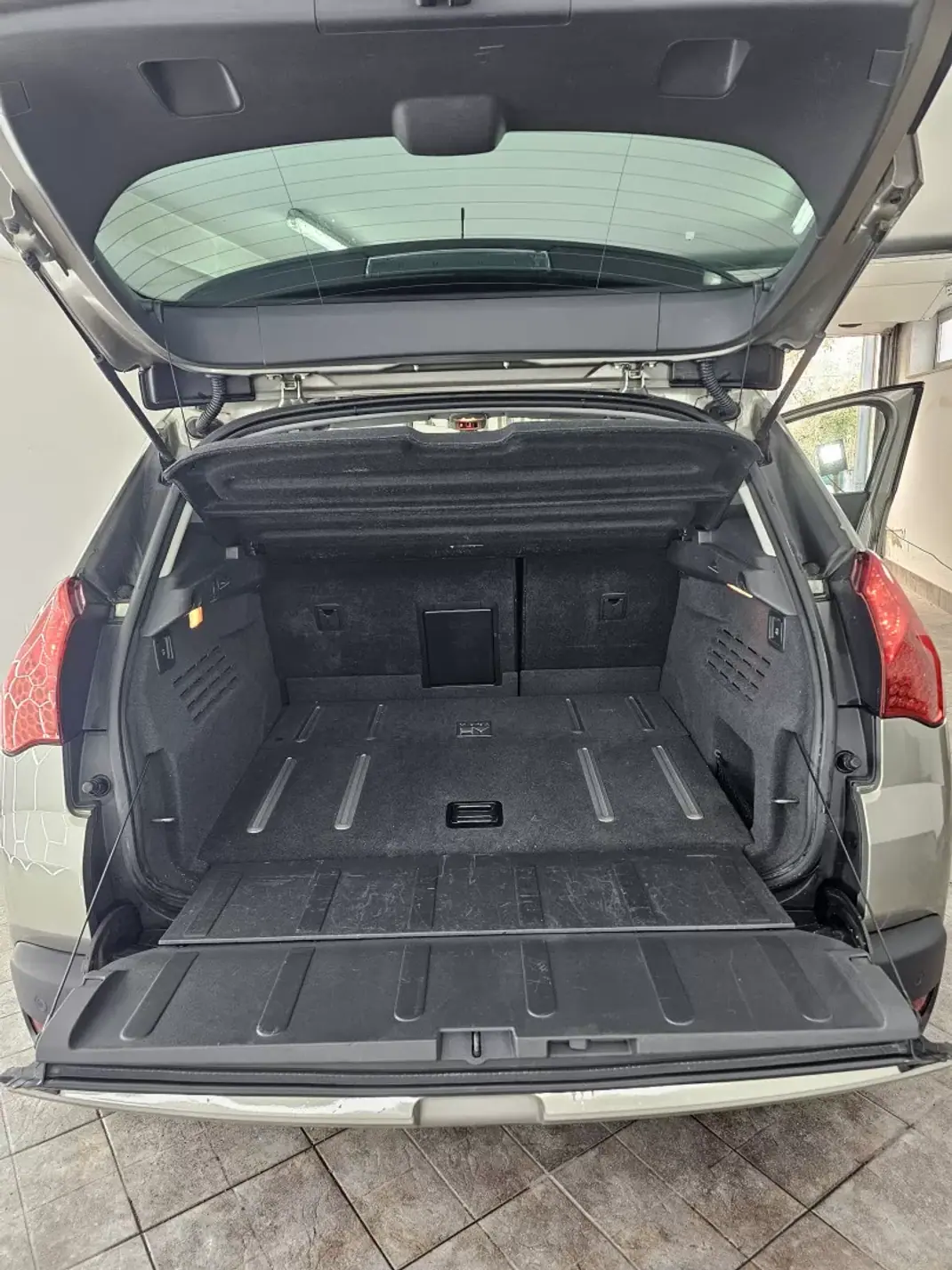 Peugeot 3008 2013 - 10990 EUR, 238991 km - AUTO.MOTO.pt - 238991km - foto 25 de 26