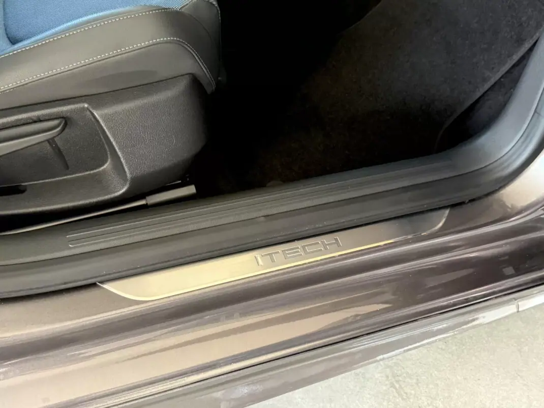 SEAT Leon 2015 - 14000 EUR, 181000 km - AUTO.MOTO.pt - 181000km - foto 61 de 92