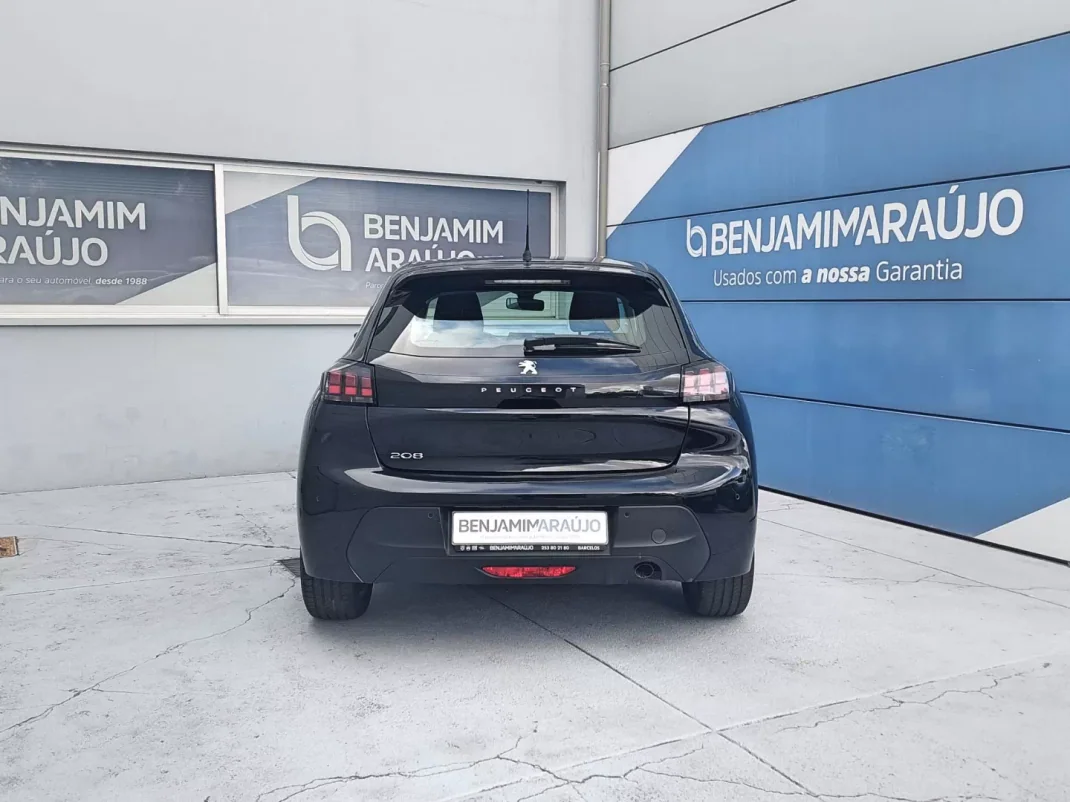 Peugeot 208 2020 - 17900 EUR, 94355 km - AUTO.MOTO.pt - 94355km - foto 7 de 23