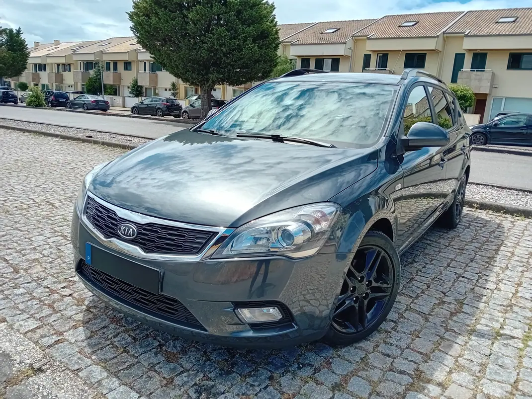 Kia Ceed SW 2009 - 5750 EUR, 130000 km - AUTO.MOTO.pt - 130000km - foto 1 de 12